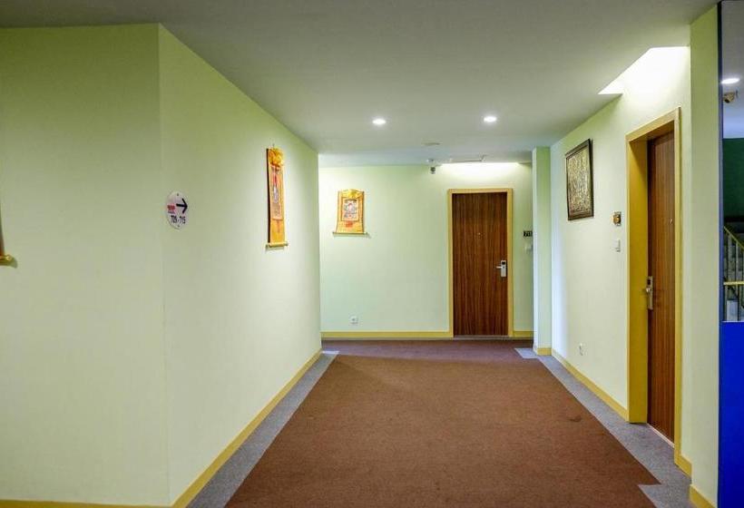 Отель Reddoorz Plus Near Pekanbaru Mall