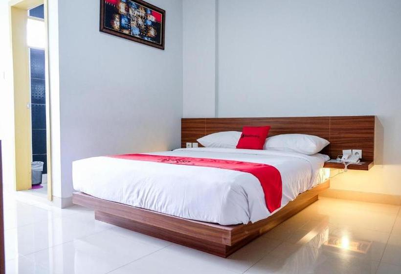 Отель Reddoorz Plus Near Pekanbaru Mall