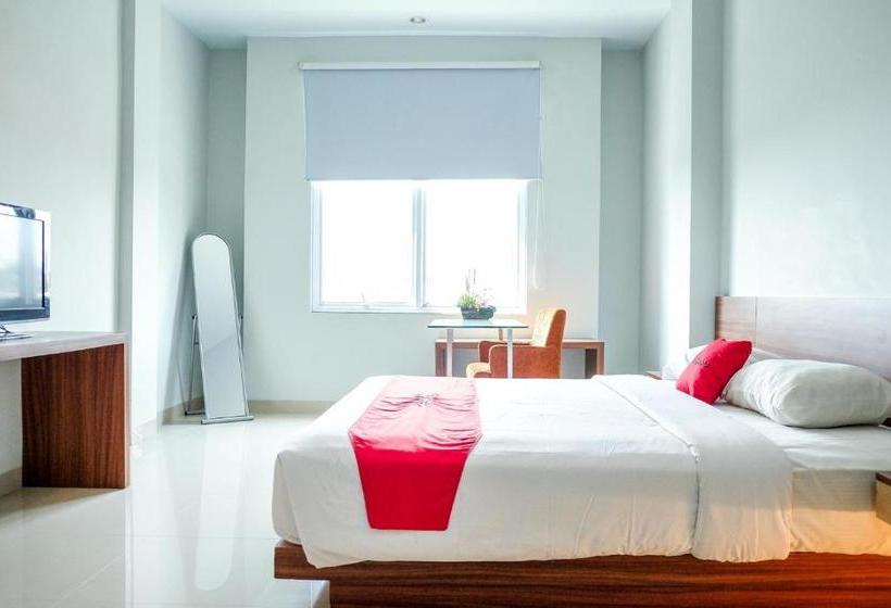 Отель Reddoorz Plus Near Pekanbaru Mall