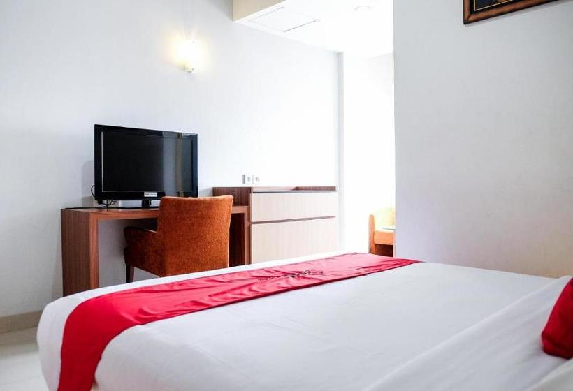 Отель Reddoorz Plus Near Pekanbaru Mall