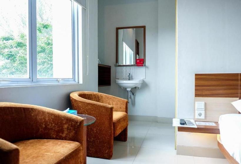 Отель Reddoorz Plus Near Pekanbaru Mall