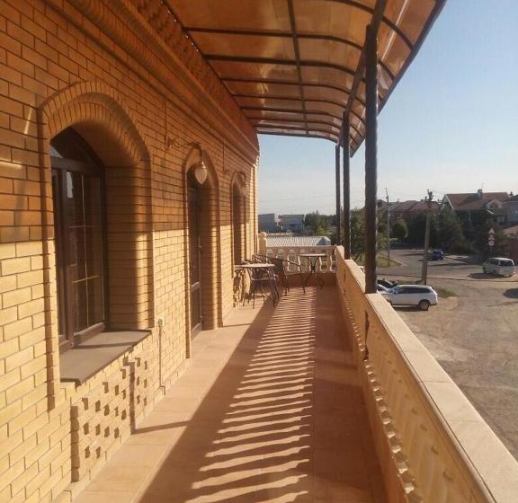 Хостел Ronai Holl Guest House