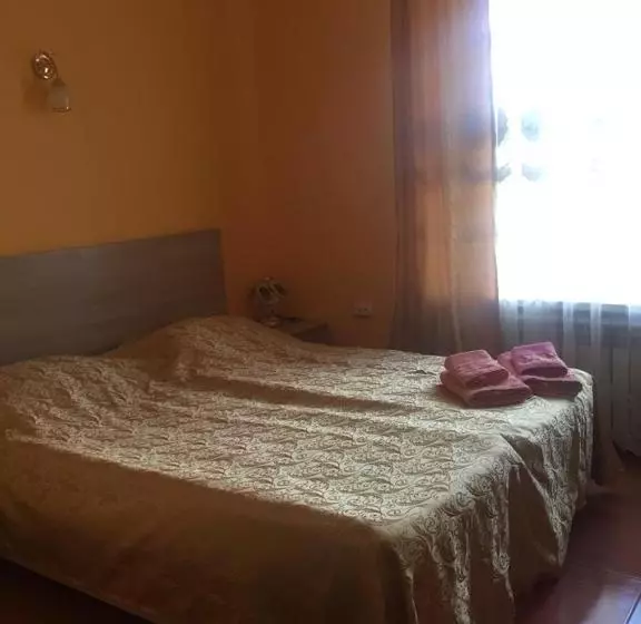 مسافرخانه Ronai Holl Guest House