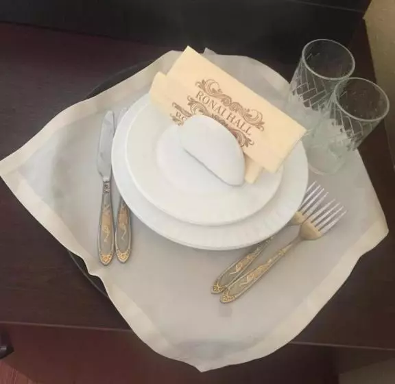 مسافرخانه Ronai Holl Guest House