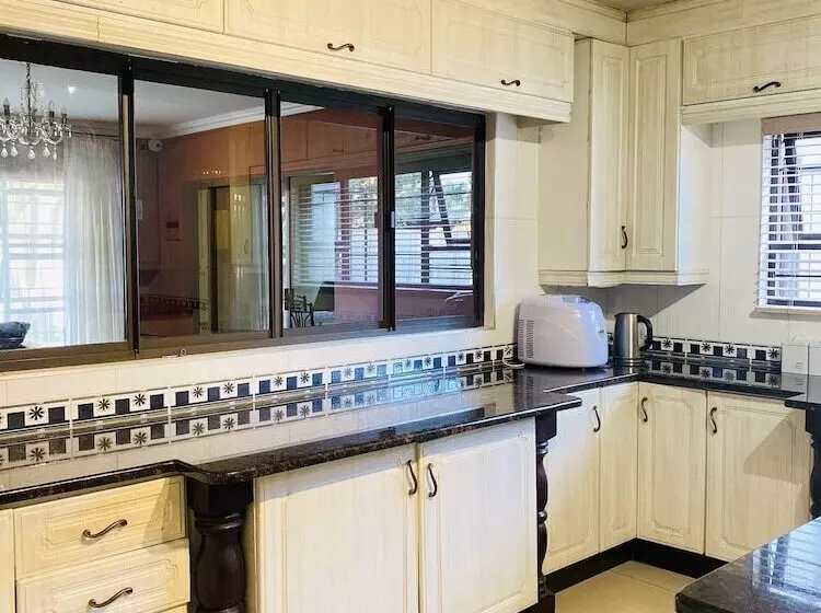 ペンション Airport Royal Guest House