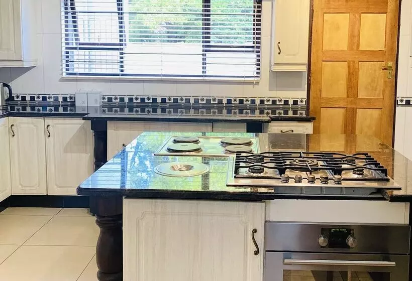 ペンション Airport Royal Guest House