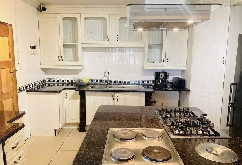 ペンション Airport Royal Guest House