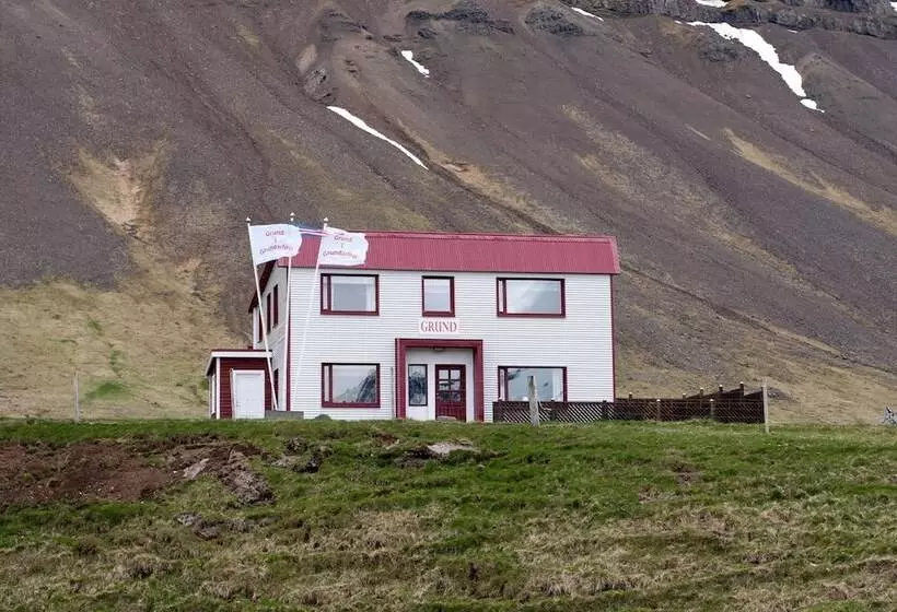 پانسیون Grund Guesthouse
