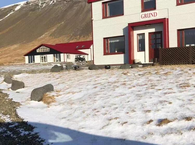 پانسیون Grund Guesthouse