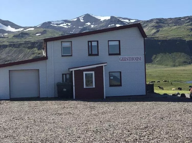 پانسیون Grund Guesthouse