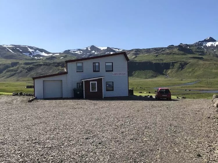 پانسیون Grund Guesthouse