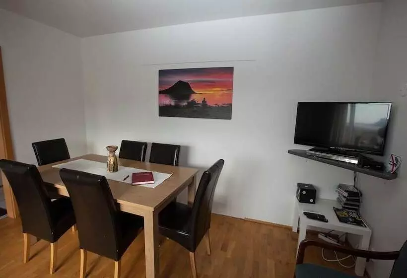 پانسیون Grund Guesthouse