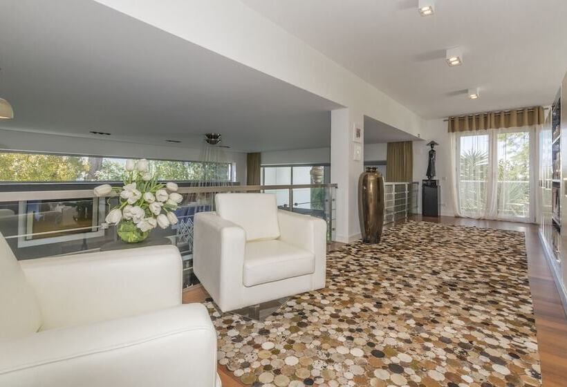 تختخواب و صبحانه Cascais Casa Laranja