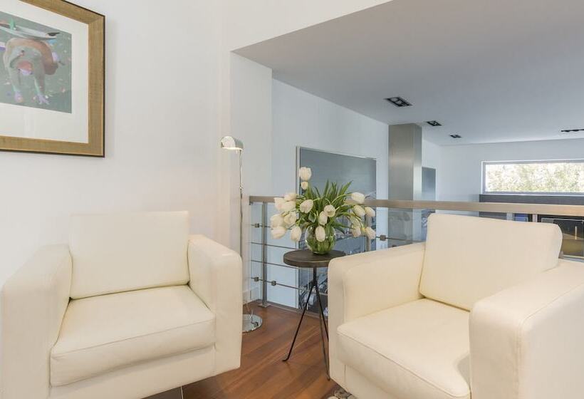 تختخواب و صبحانه Cascais Casa Laranja