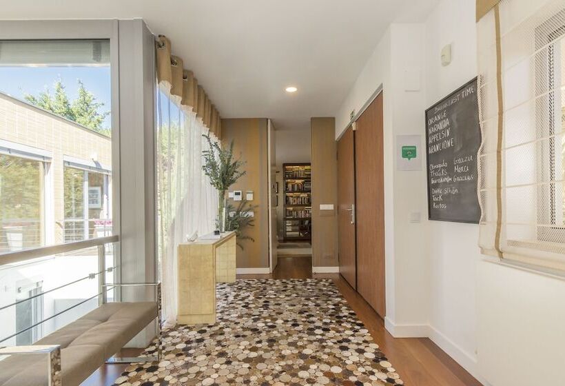 تختخواب و صبحانه Cascais Casa Laranja