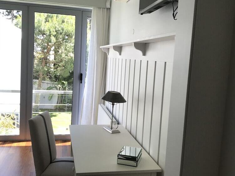 تختخواب و صبحانه Cascais Casa Laranja