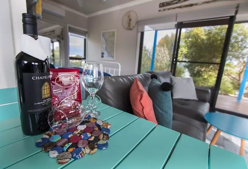 Coorong Cabins  Wren Cabin