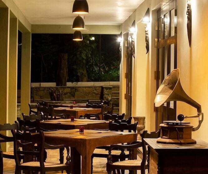 Отель Huluganga Ridge, Kandy