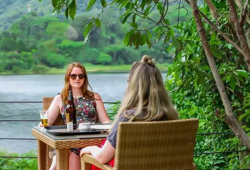 ホテル Huluganga Ridge, Kandy