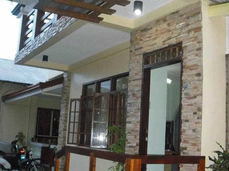 ホテル La Casa Teresa Tourist Inn Inc