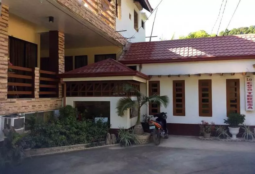 ホテル La Casa Teresa Tourist Inn Inc