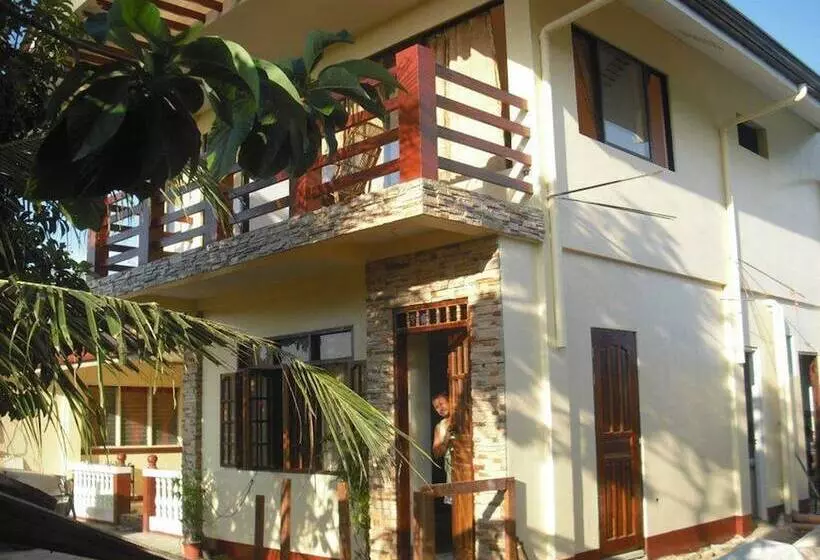 ホテル La Casa Teresa Tourist Inn Inc