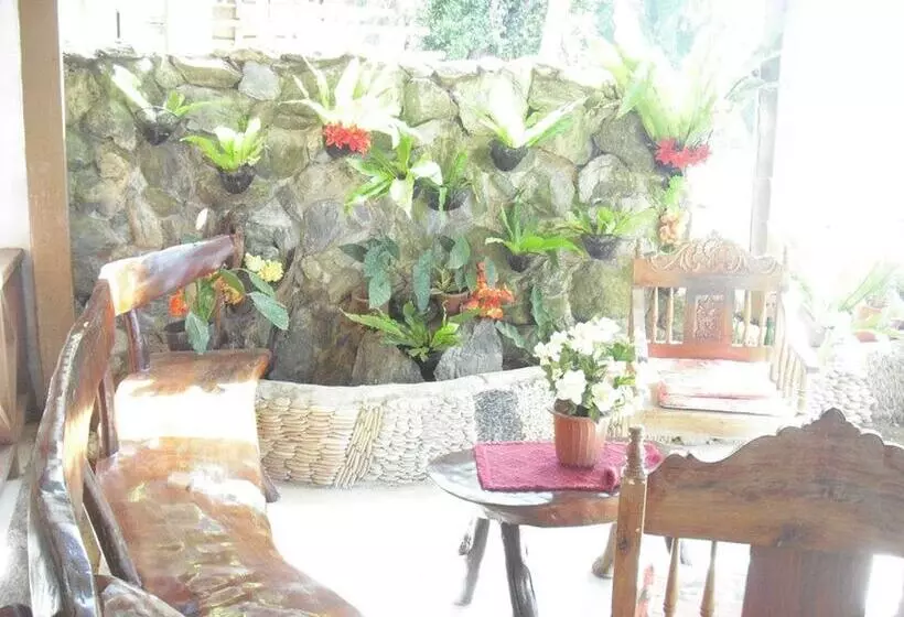 ホテル La Casa Teresa Tourist Inn Inc