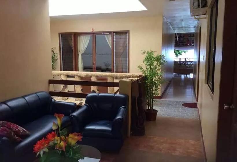 ホテル La Casa Teresa Tourist Inn Inc