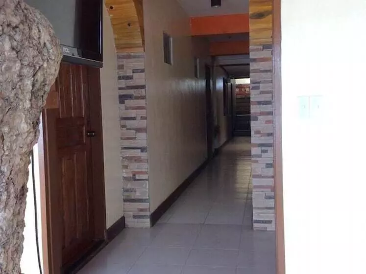 ホテル La Casa Teresa Tourist Inn Inc