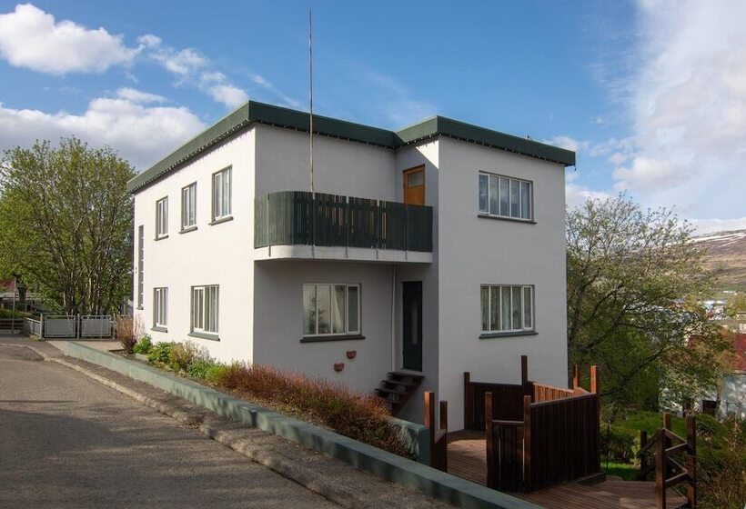 پانسیون Bjarmó Guesthouse