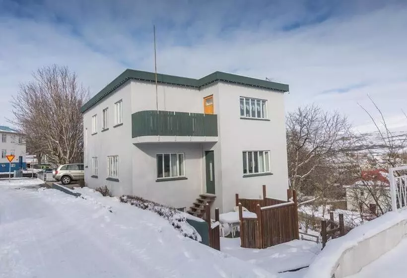 پانسیون Bjarmó Guesthouse