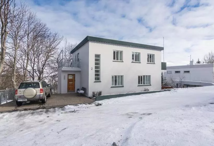 پانسیون Bjarmó Guesthouse