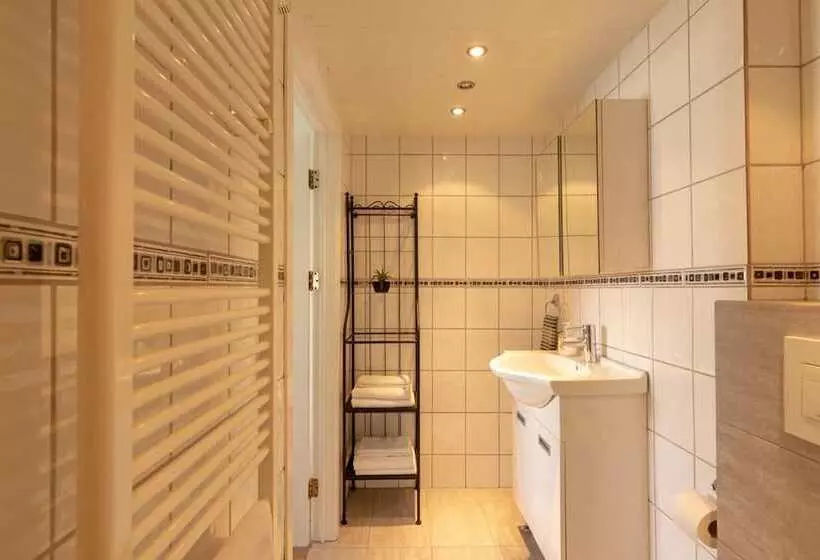 پانسیون Bjarmó Guesthouse