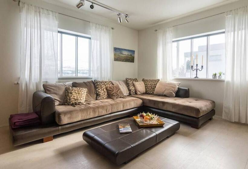 پانسیون Bjarmó Guesthouse