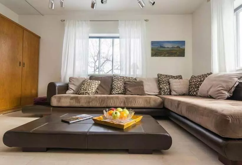 پانسیون Bjarmó Guesthouse