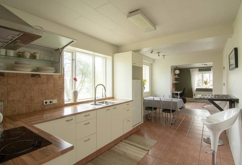 پانسیون Bjarmó Guesthouse