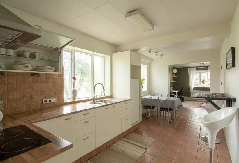 پانسیون Bjarmó Guesthouse