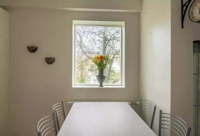 پانسیون Bjarmó Guesthouse