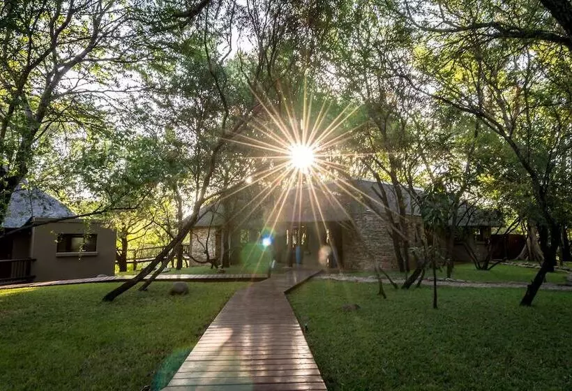 ホテル The Island River Lodge