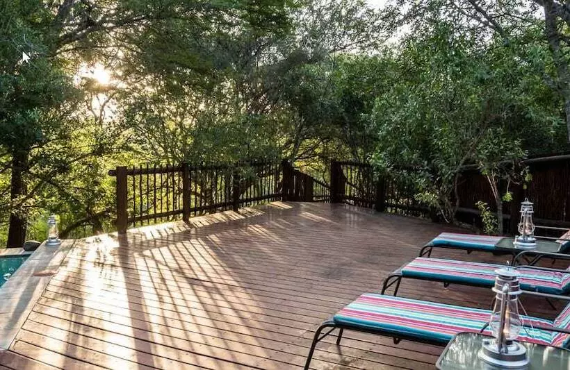 ホテル The Island River Lodge