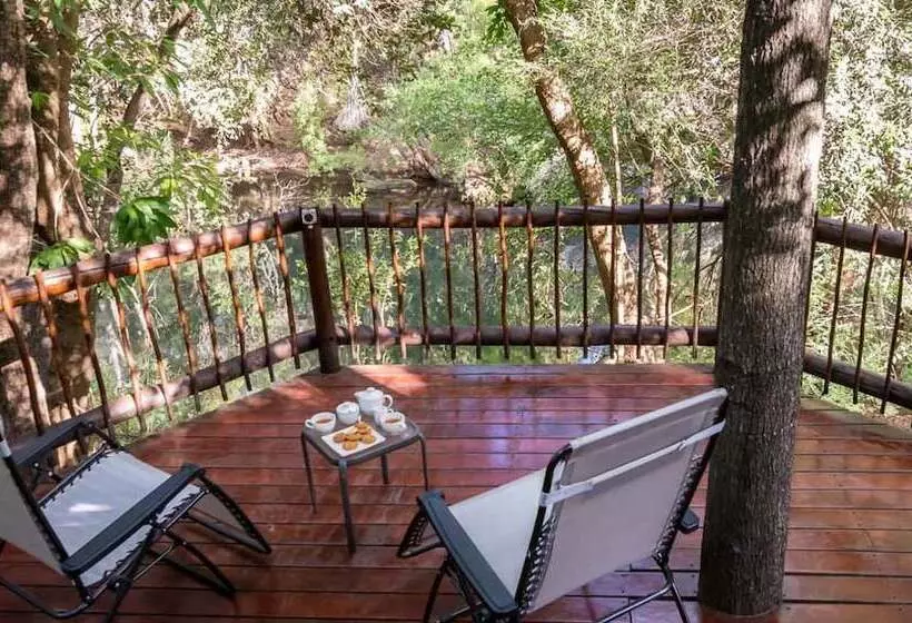 ホテル The Island River Lodge