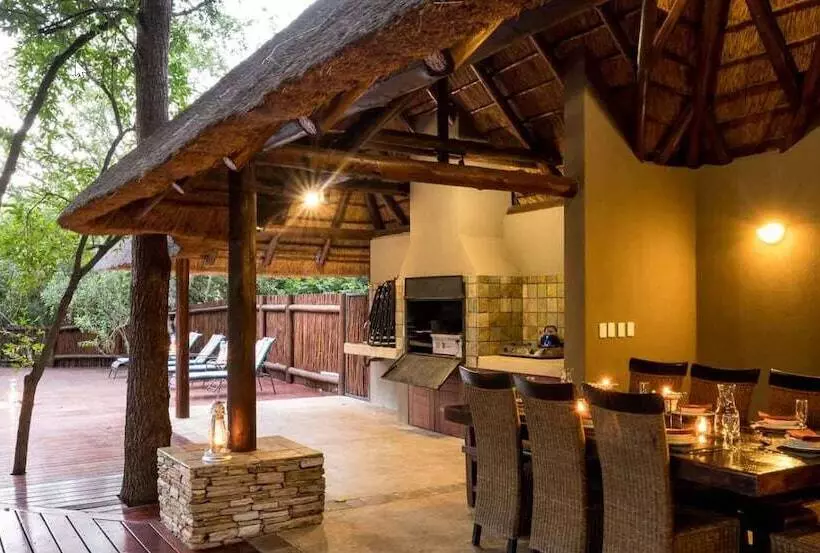 ホテル The Island River Lodge