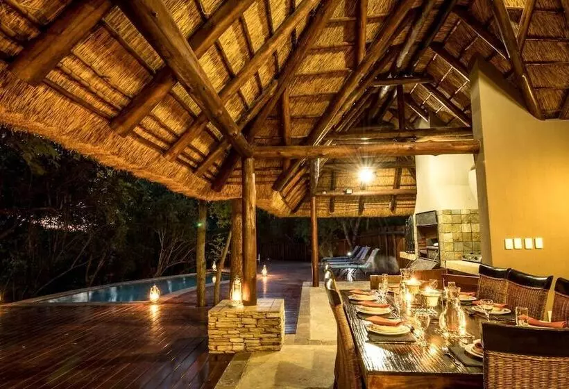 ホテル The Island River Lodge