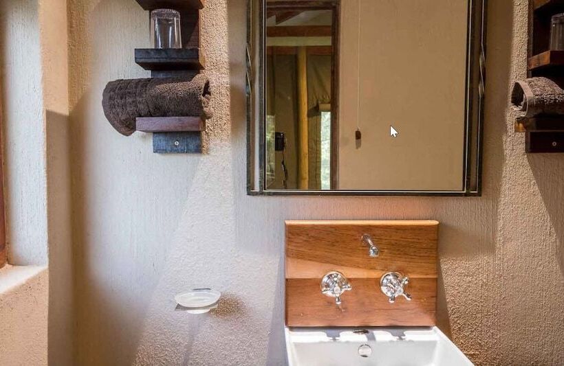 هتل The Island River Lodge