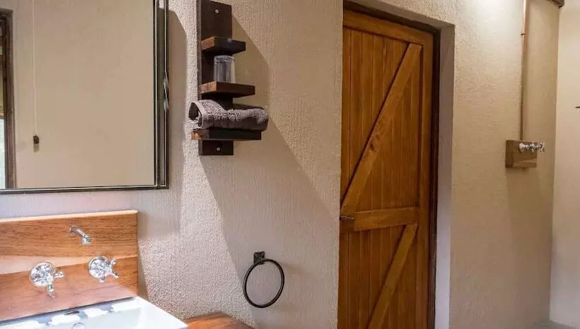 ホテル The Island River Lodge