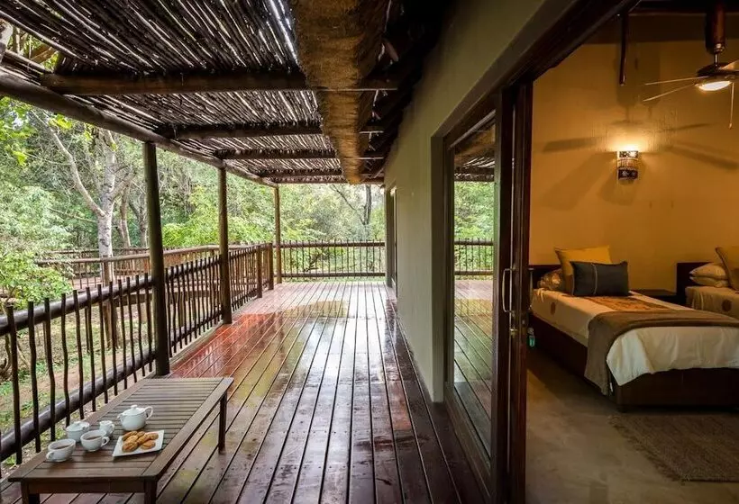 ホテル The Island River Lodge