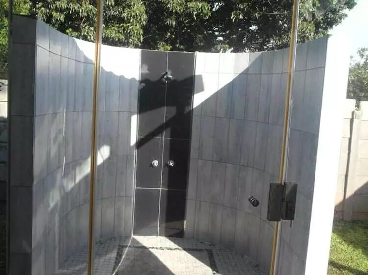 Majatalo Lake Sands Manor