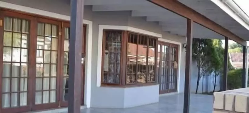 Majatalo Lake Sands Manor