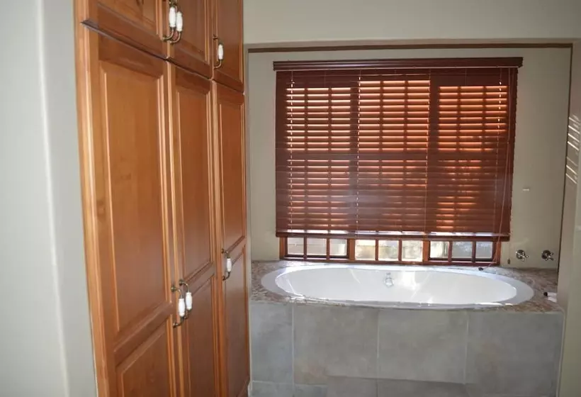 Majatalo Lake Sands Manor