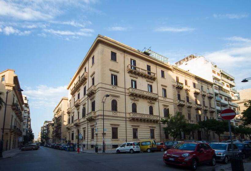 پانسیون Palermo Gallery